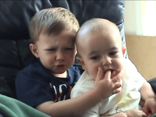 Charlie Bit My Finger (2007)